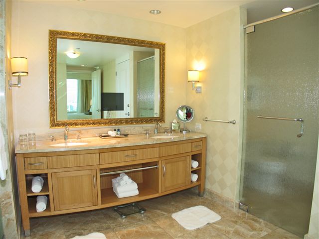 Elegant bath in Trump Towers Las Vegas